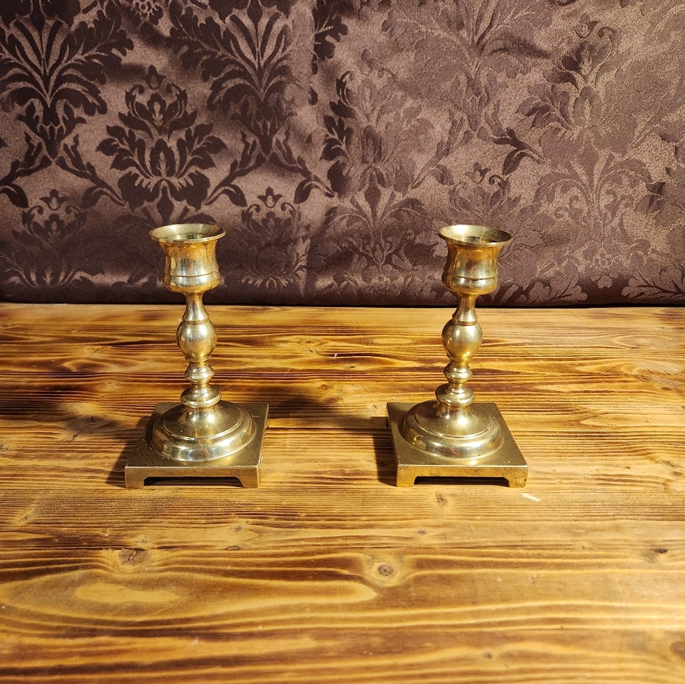 Elegant Gold Wall Hooks with Vintage Finish